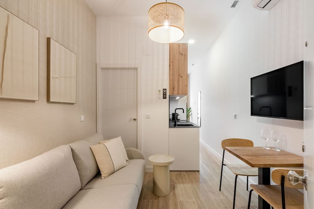 The Madrid Studios by Charming - photo 25
