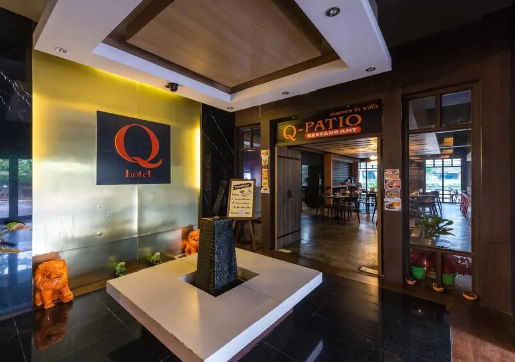 Q Hotel - photo 21