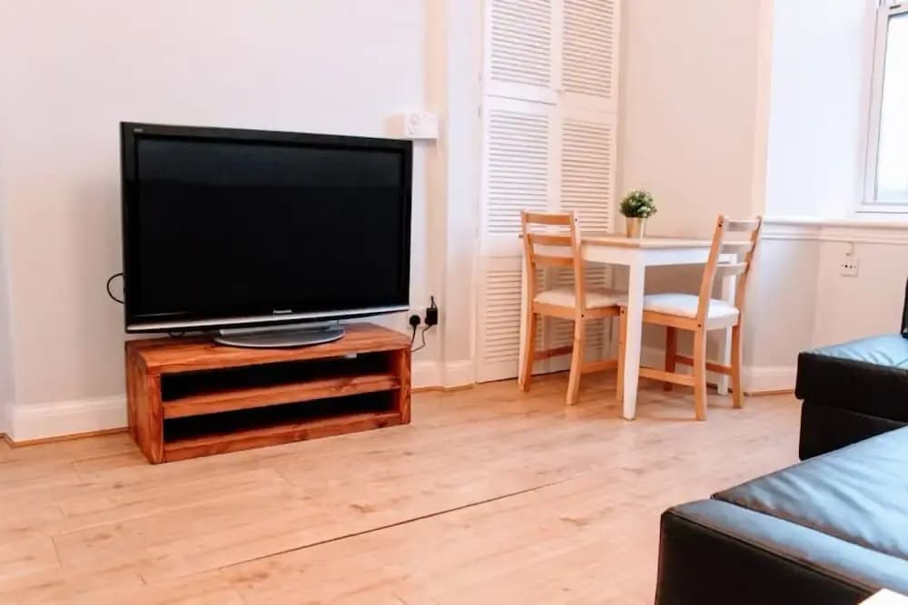 1 Bedroom Flat in City Centre Accommodates 4 - photo 5