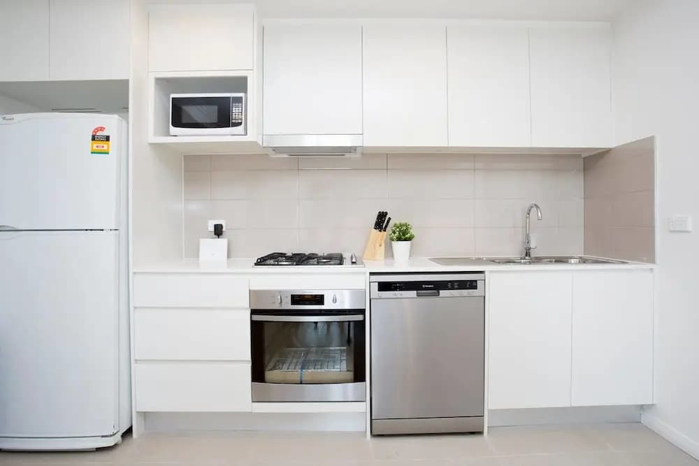 Designer Executive Apartment + Parking near Train - photo 12