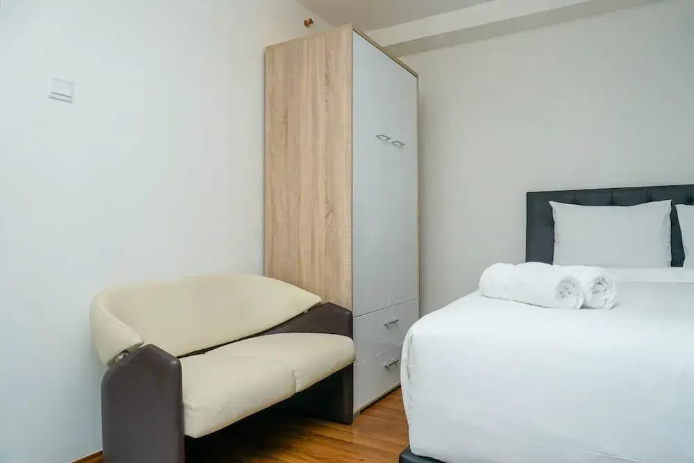 Best Spacious Studio Belmont Residence Puri Apartment - photo 3
