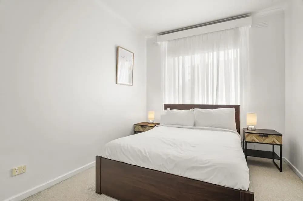 Sleek Richmond 1-bed Close to Everything - photo 1