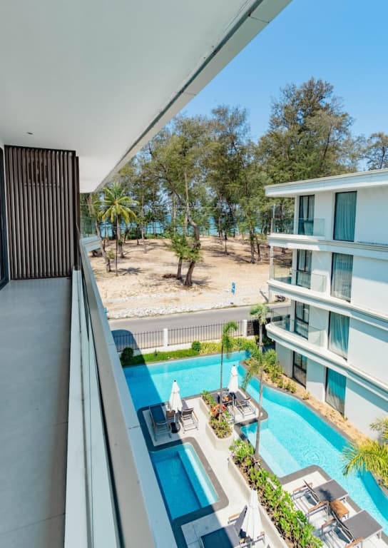 Unit 2303 Beachfront Pool-facing + Sea View - photo 14