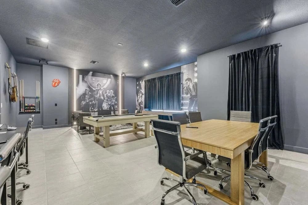 Paradiso's Luxurious New Home w 15 Ensuites - photo 19