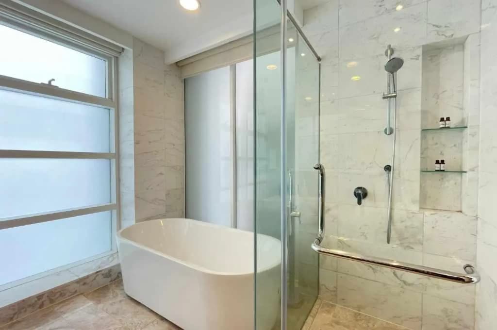 #1A Private Bath Tub Apartment KLCC Sky Pool ^^ - photo 4