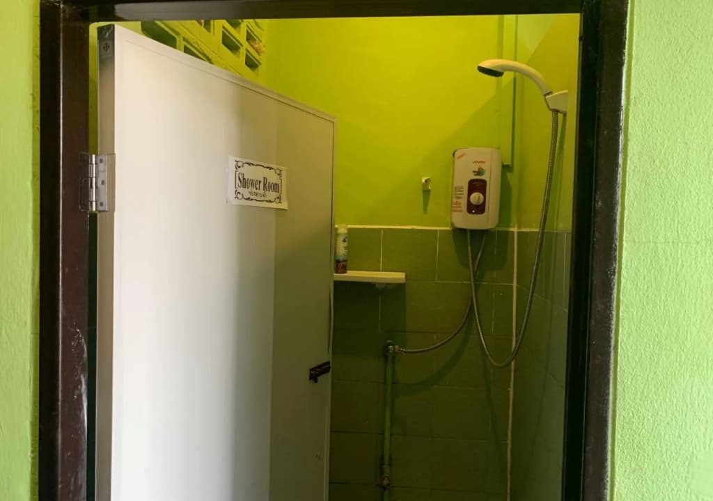 J Giant Hostel - photo 8