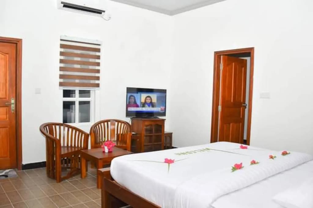 Equator Homestay - photo 4
