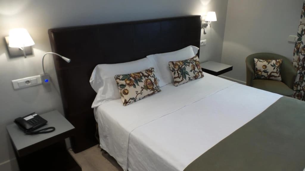Hotel Moderno Puerta del Sol - photo 18