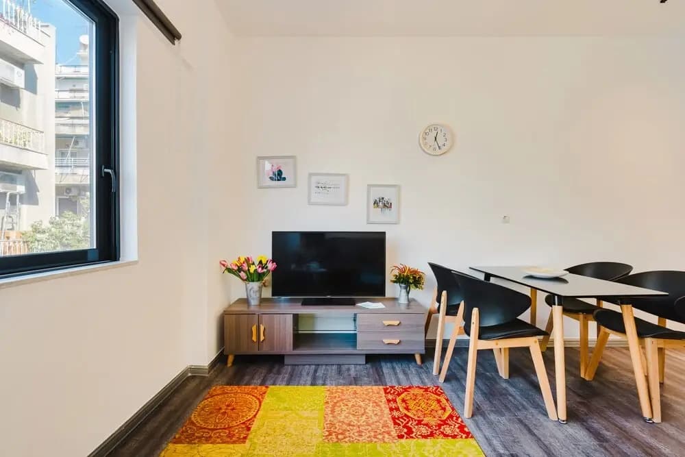 "sanders Home Suites - Bright Downtown 1-bdr. Apt." - photo 15