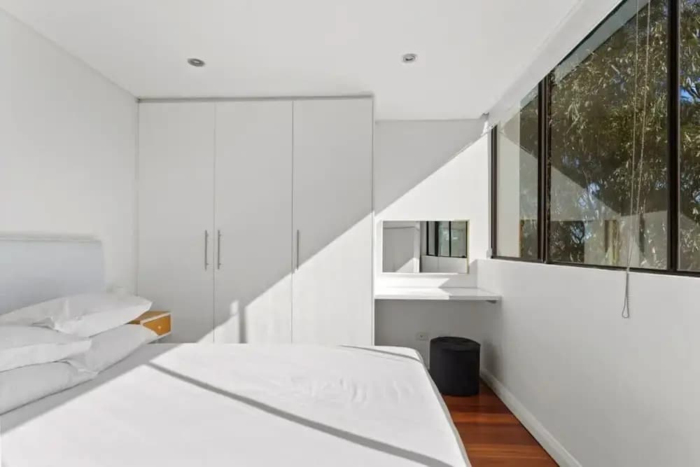 Prime Location 2-bed Apartment With Parking - photo 7