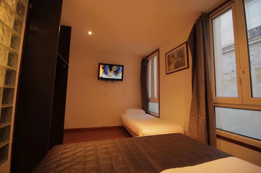Modern's Hotel - photo 4