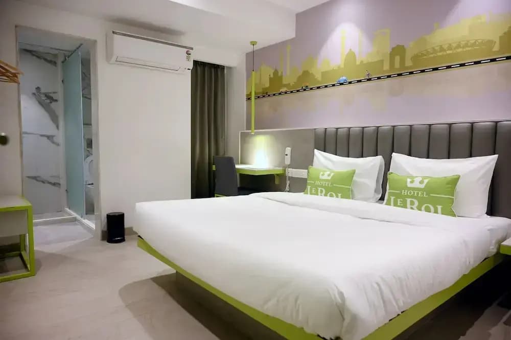 Hotel Le Roi Express Karol Bagh - photo 22