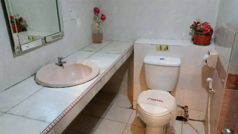 Prince Hotel - photo 9