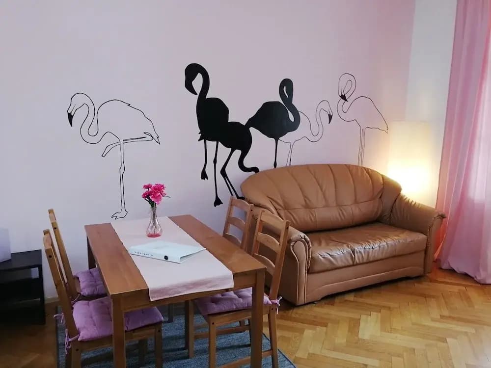 Flamingo Apartments - photo 2