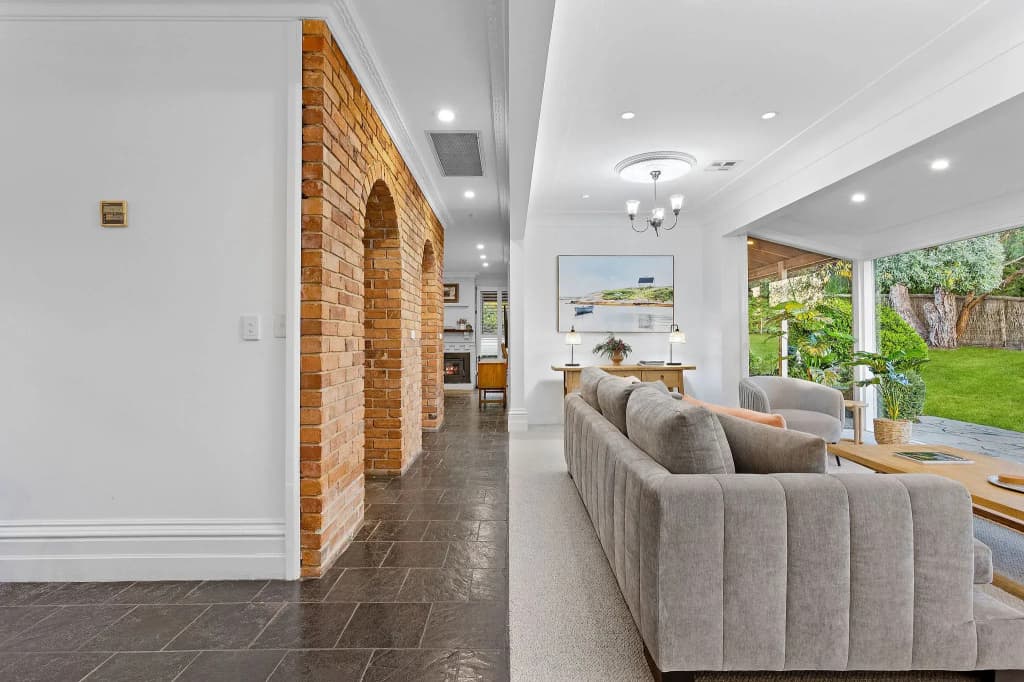 Tranquil Estate With Pool Heated Spa Gardens - photo 2