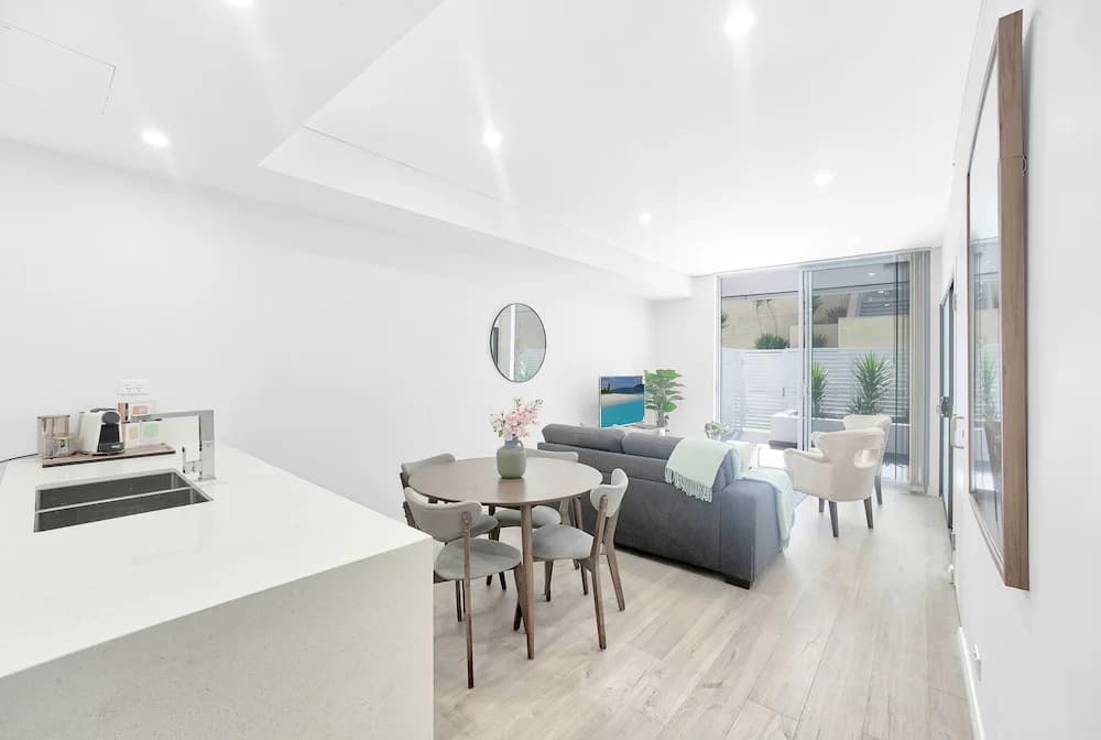 Elegant 2 Bedrooms Terrace with Premium Condition - photo 2