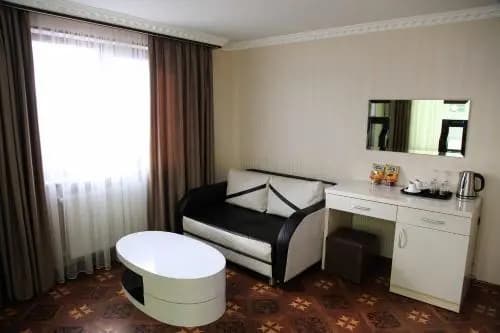 Green Hotel - main photo