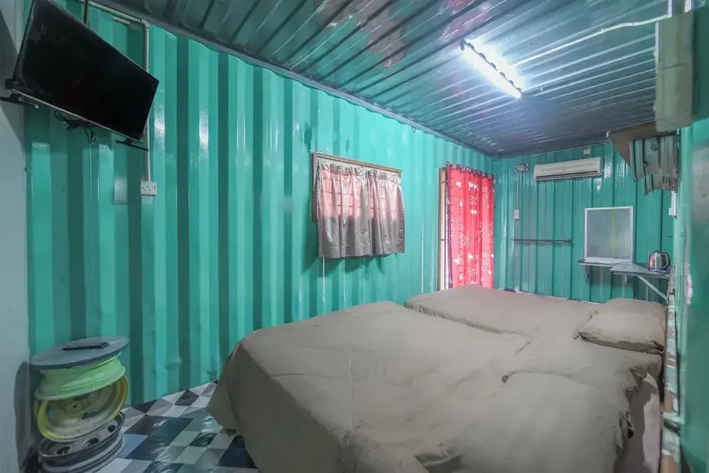 Super OYO 90579 U Inn - photo 2