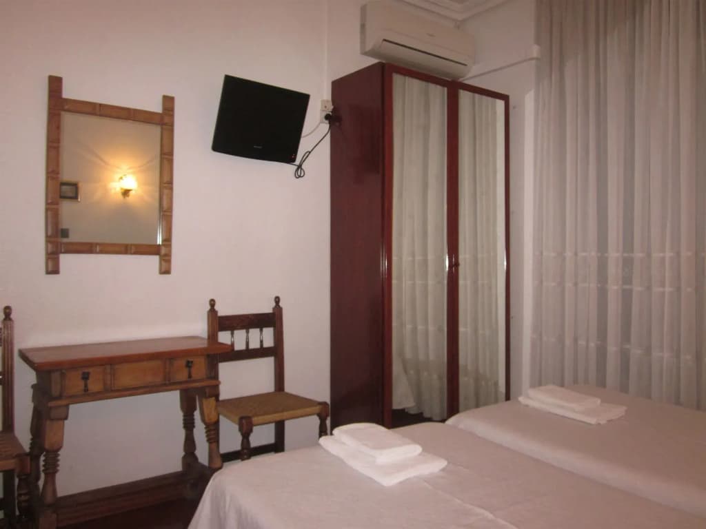 Hostal Esmeralda - photo 4