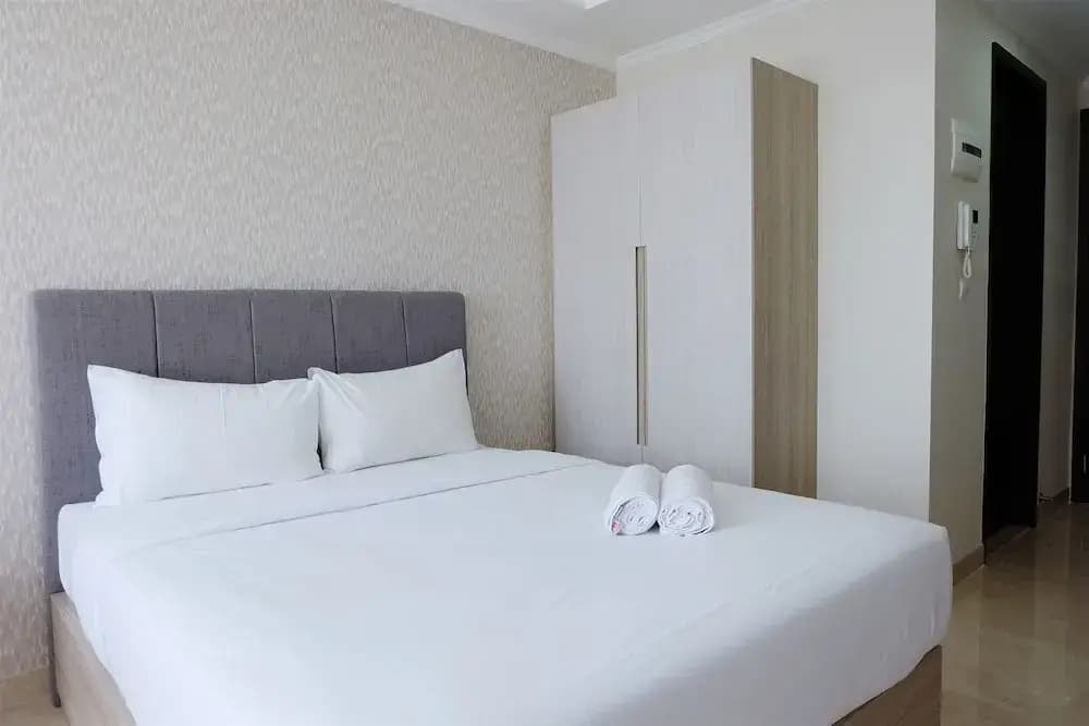 Comfy Studio Menteng Park Apartment - photo 2