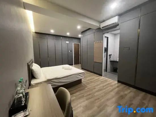 Ukay Hills - Private Event Estate & Lifestyle Suites - photo 11