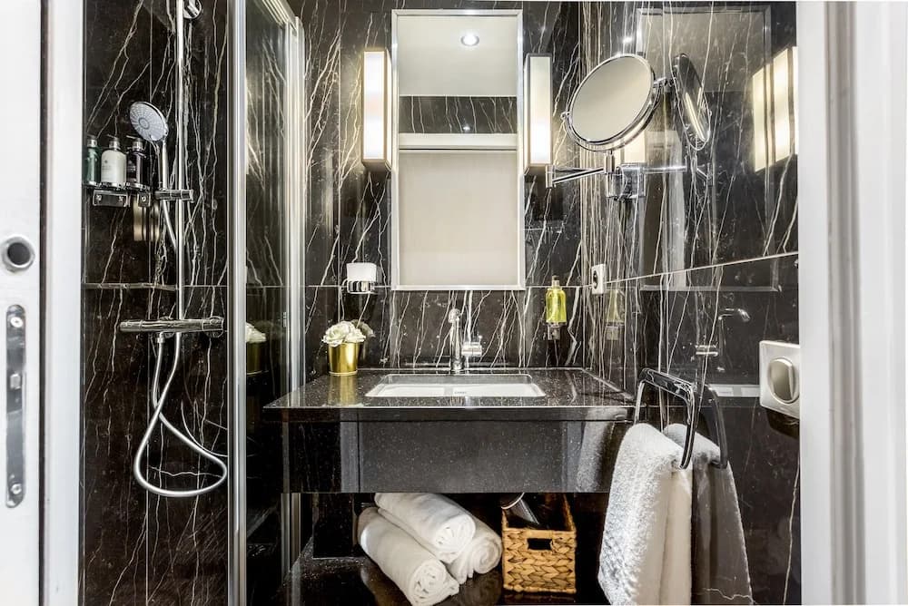 Luxury 4 Bedroom 3 Bathroom Louvre - AC - photo 7