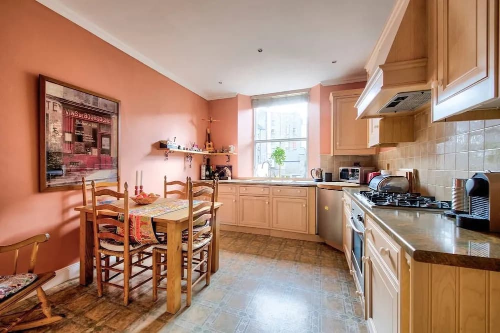 Beautiful 1 Bedroom City Centre Apartment - photo 12