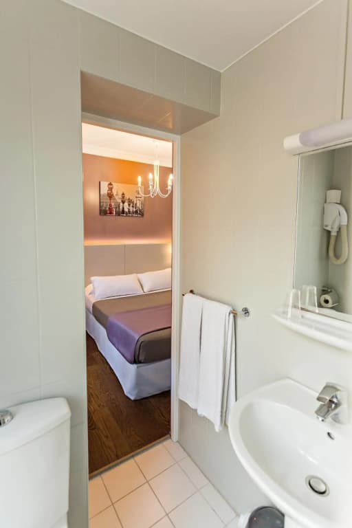 Modern Hotel - photo 13