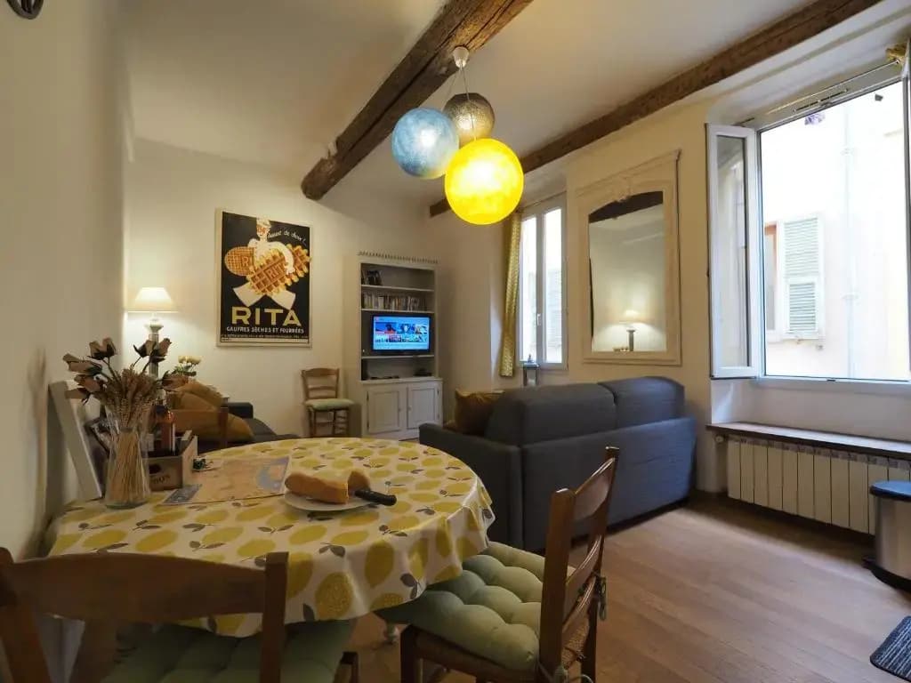 2 Bedroom Apartment Old Town Centre - photo 2