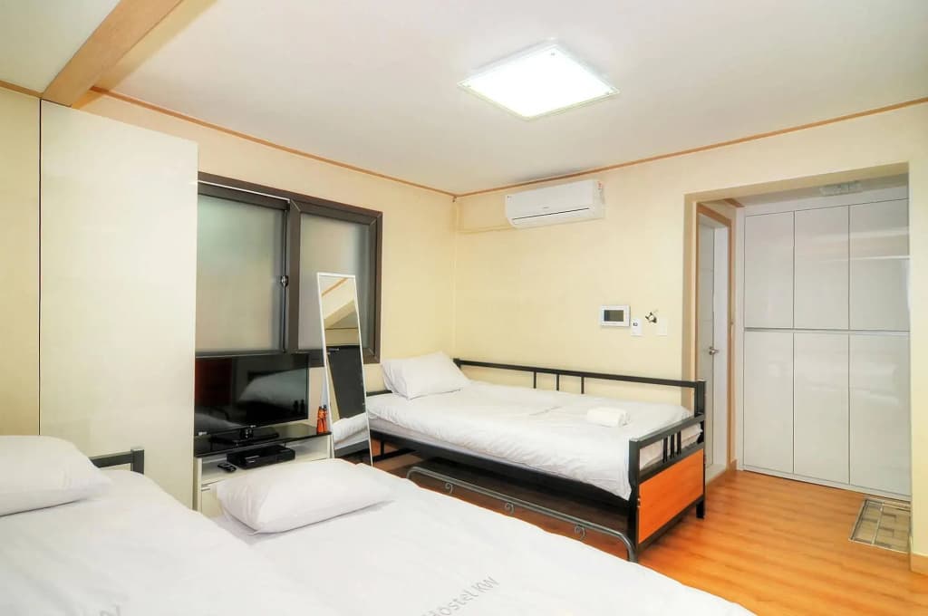 Hostel KW Sinsa - photo 4