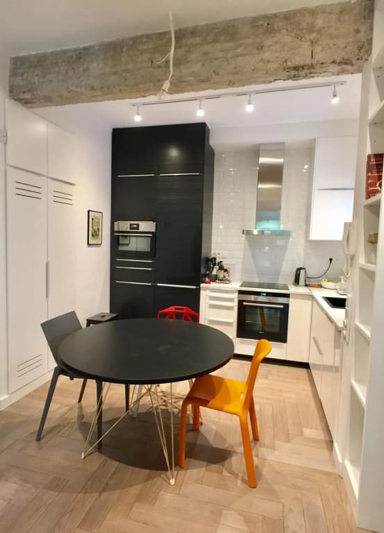 Vibrant Urban Chic Apartment - photo 13