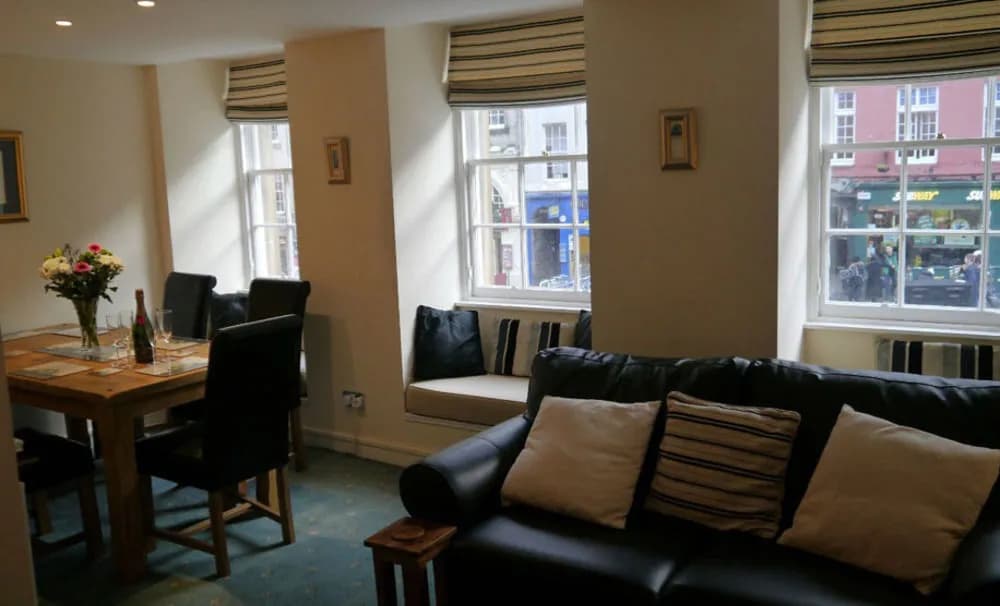 Silver Lining - Mile Apartments - photo 17