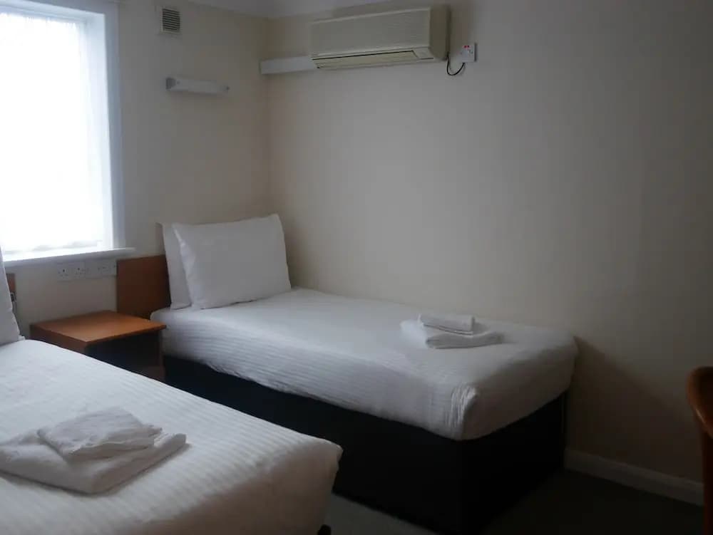 Shepiston Lodge Heathrow - photo 4
