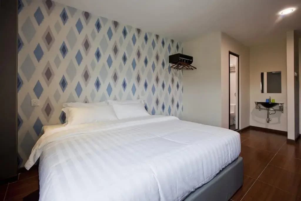 OYO 383 V3 Hotel Nusajaya - photo 17