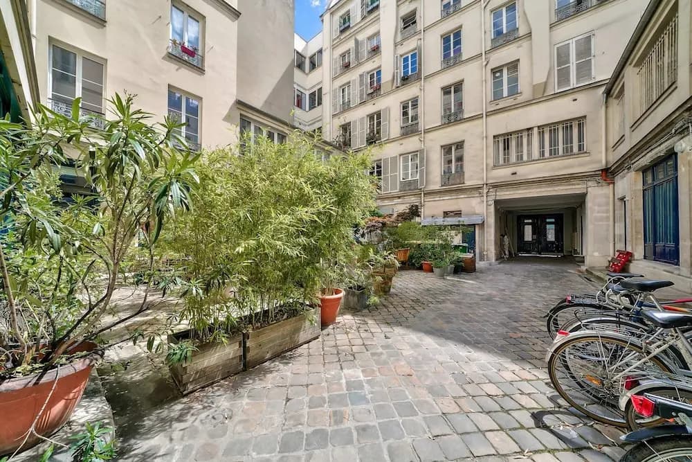Charming 2 Room Apartment - Paris - photo 10