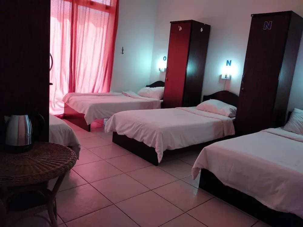 Q Hostel - photo 4