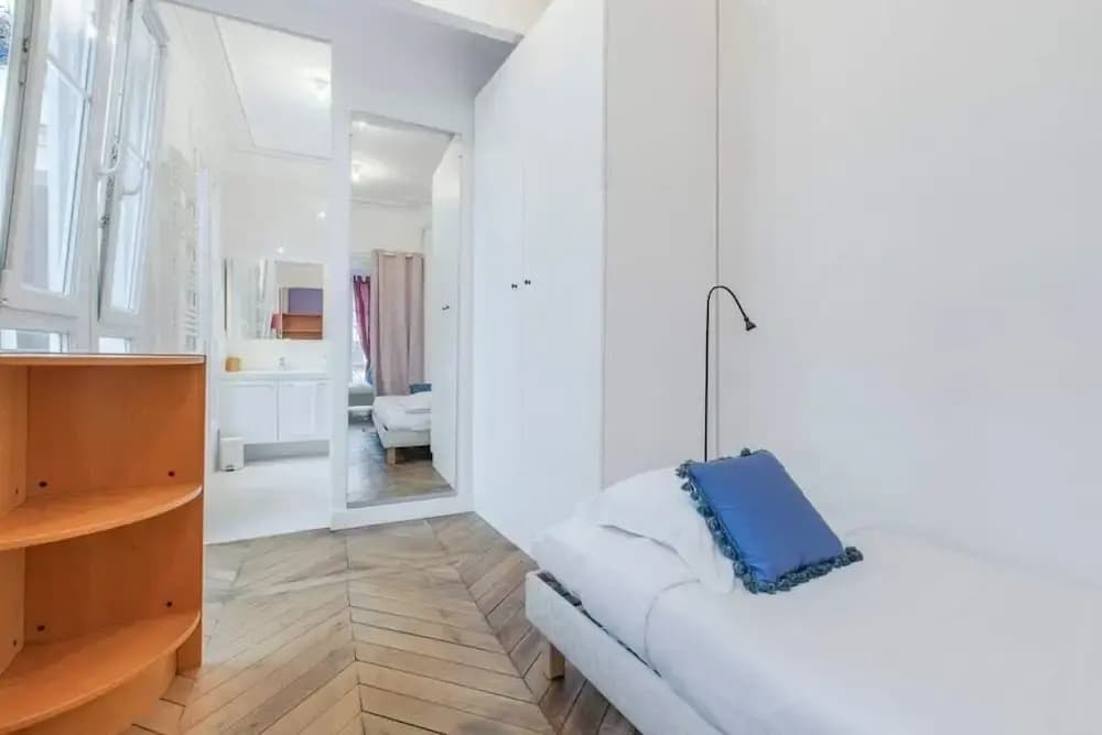Charming Apartment With Balcony - 5 min Republique - photo 2