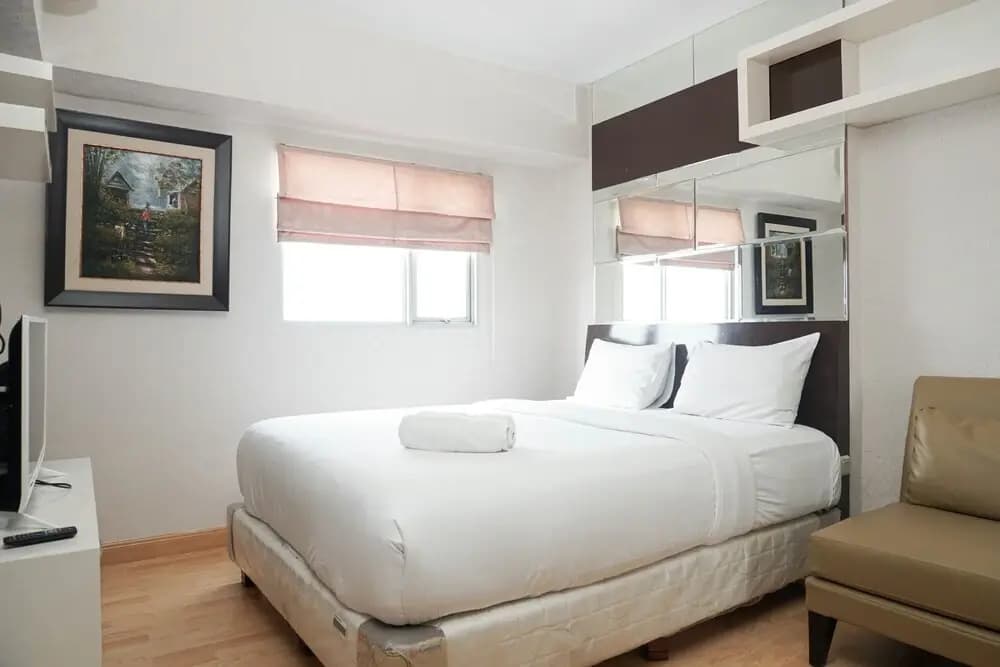 Strategic Location 1BR The Wave Apartment with City View - main photo
