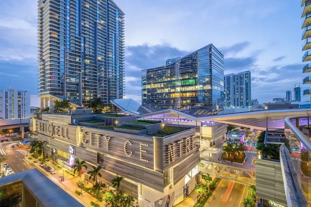 Suites at SLS LUX Brickell managed by CE - photo 15
