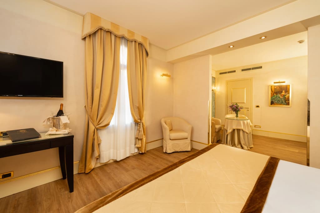 Hotel A LA Commedia - photo 7