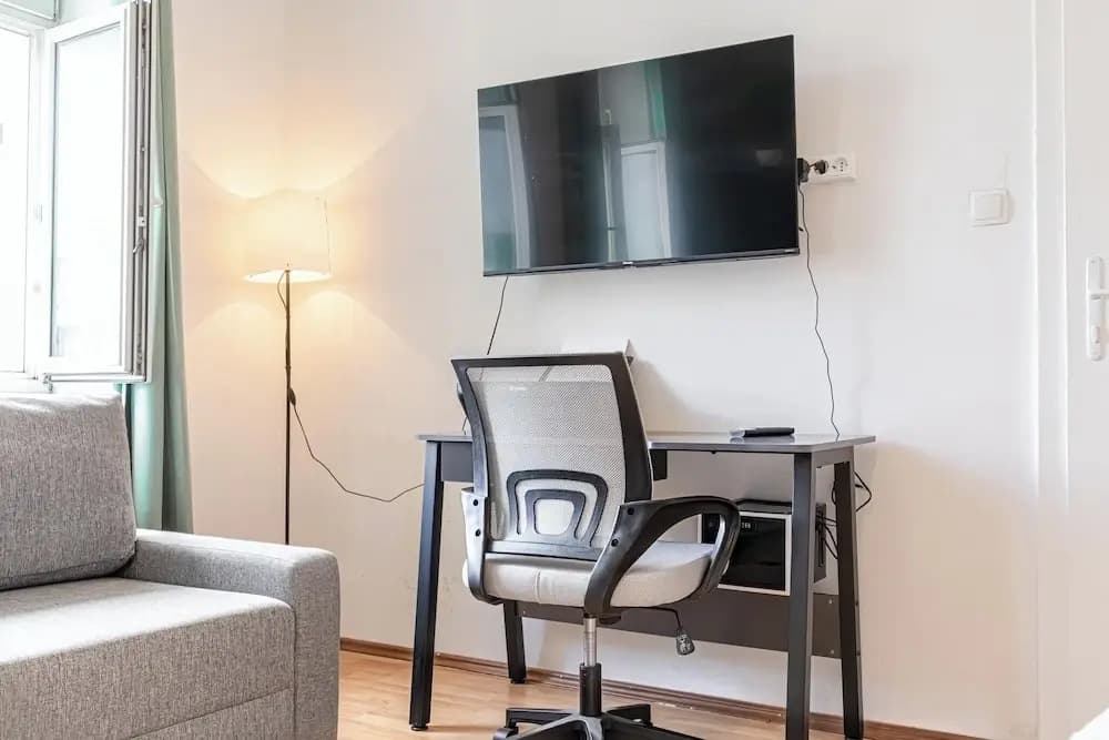 Comfortable 1BR Near U3 and Danube - photo 1