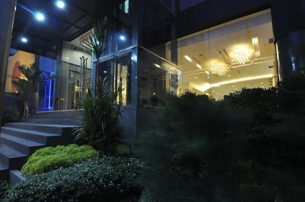 Dreamtel Jakarta - photo 1