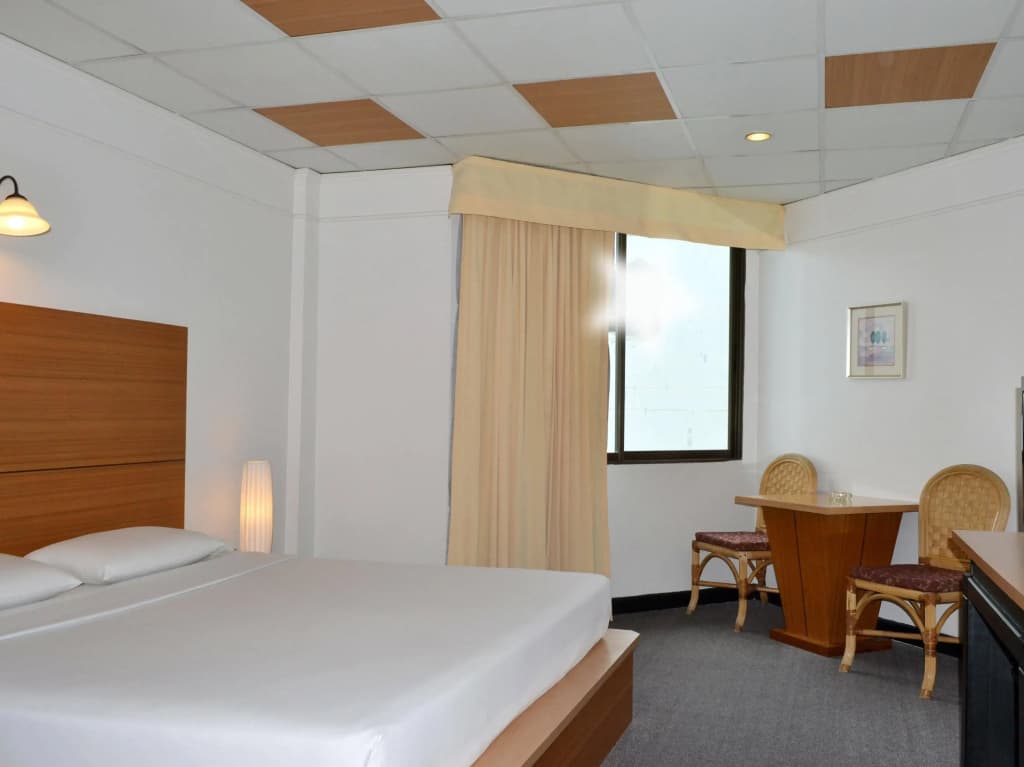 Flipper Lodge Hotel - photo 2
