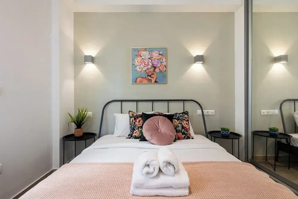 Zappa 2-BR Apt With Terrace in Athens - photo 1