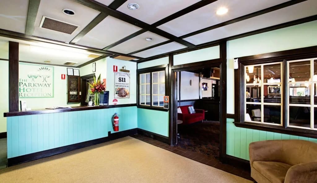 Parkway Hotel - photo 2
