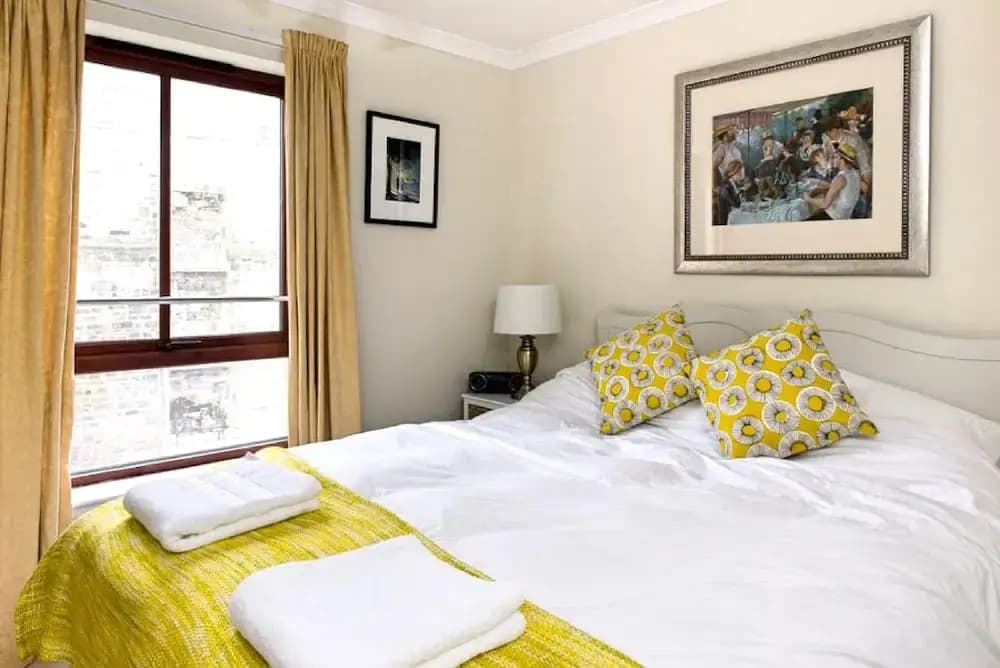Charming Old Town Apartment - photo 5