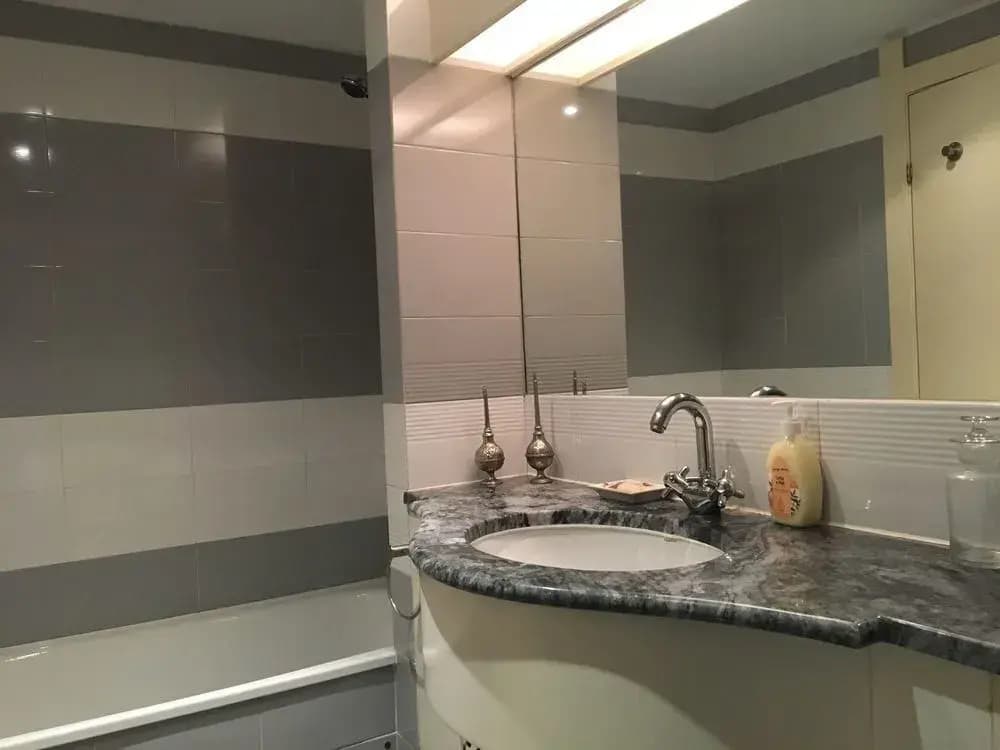 Lisbon Luxe Spacious Flat - photo 7