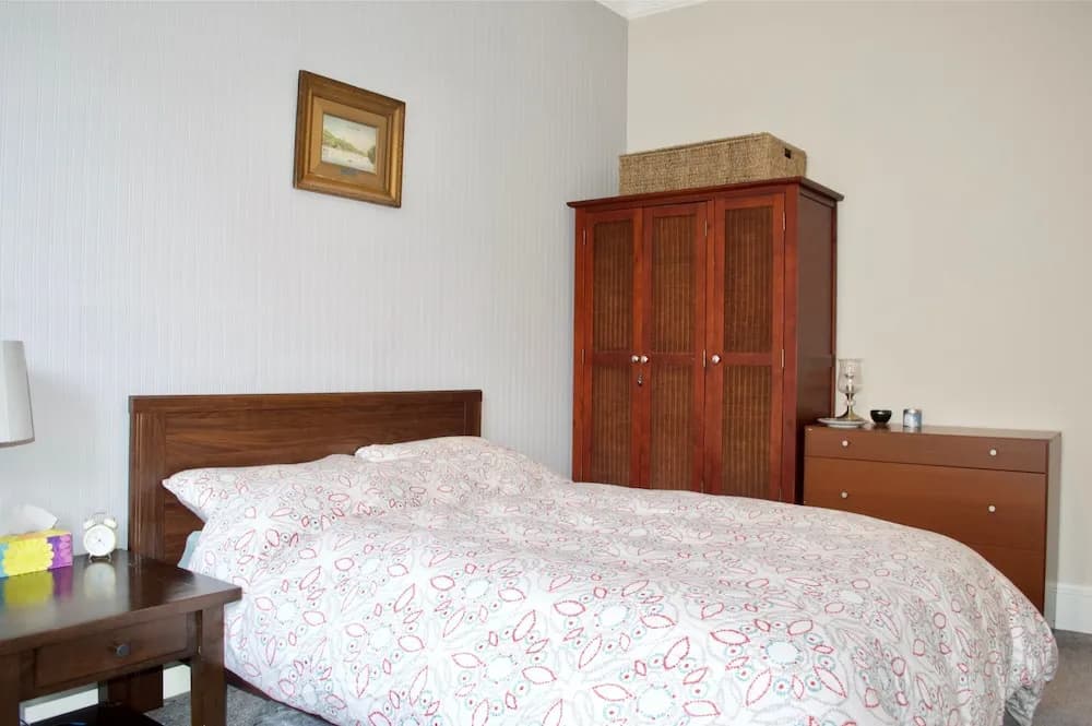 Beautiful 2 Bedroom Flat in Leith - photo 4