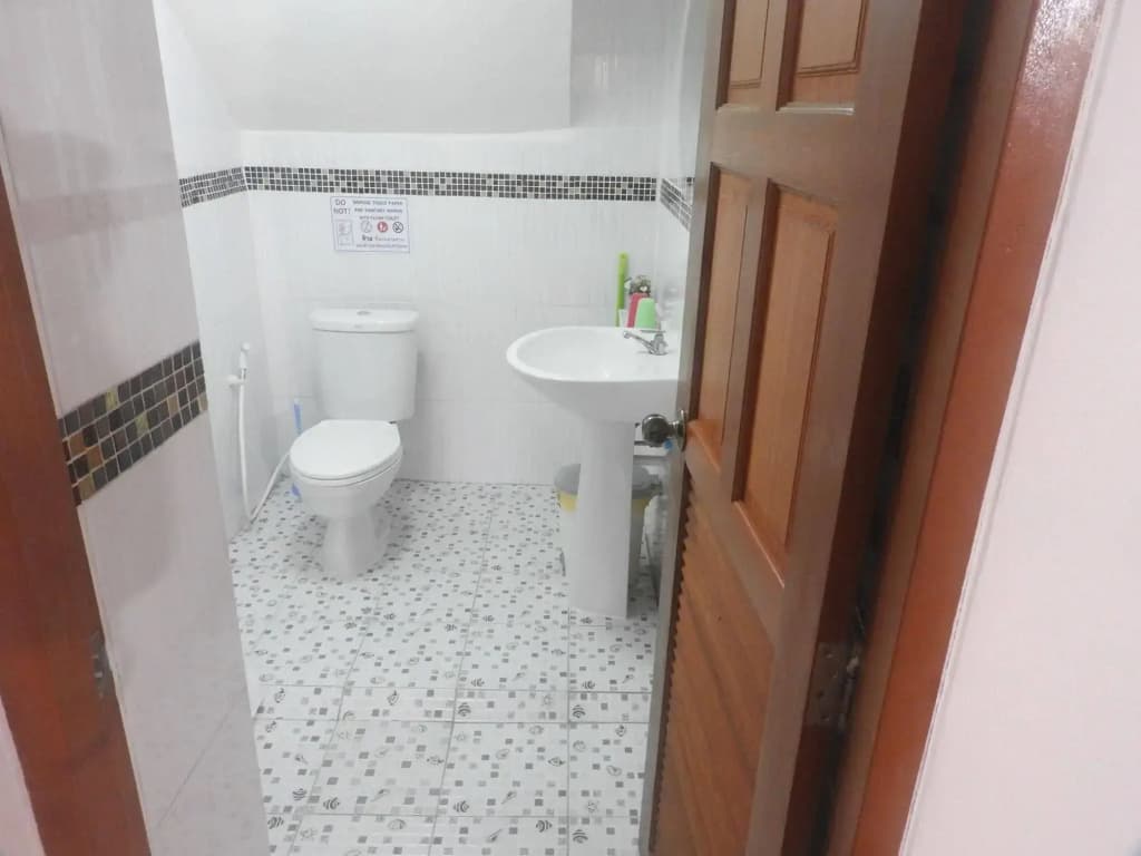 Allstar Guesthouse - photo 8