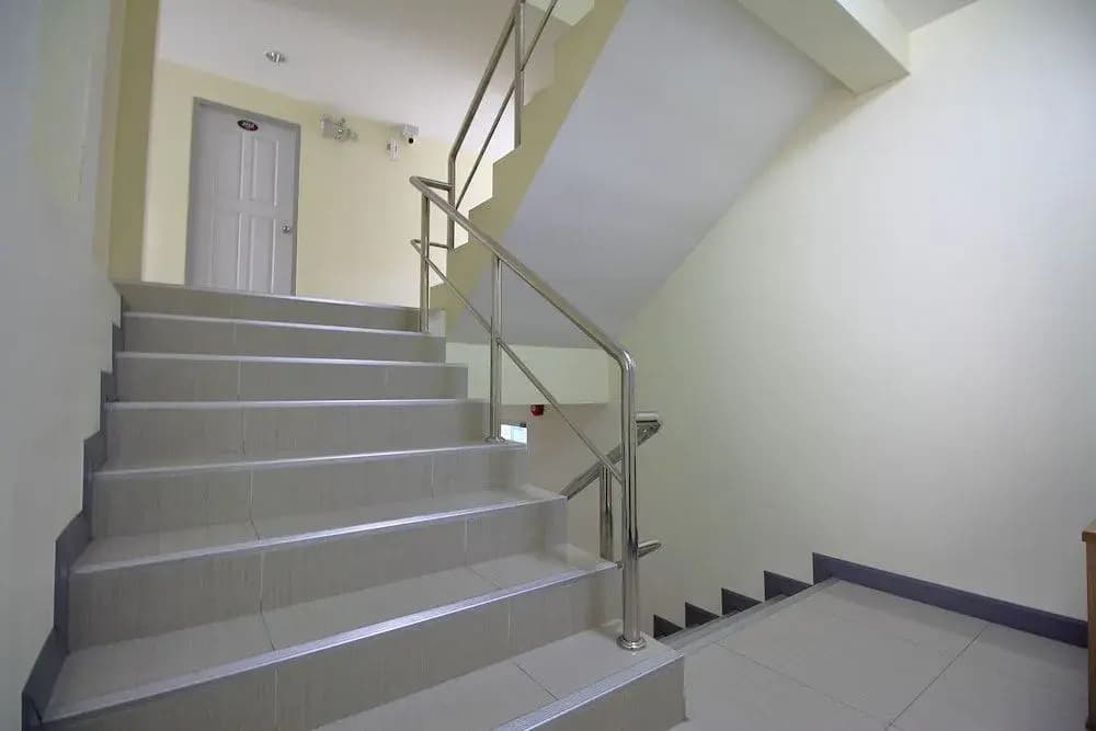 OYO 439 Bed and Bus Hotel - photo 8